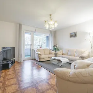 Privatapartment Stan Apartment